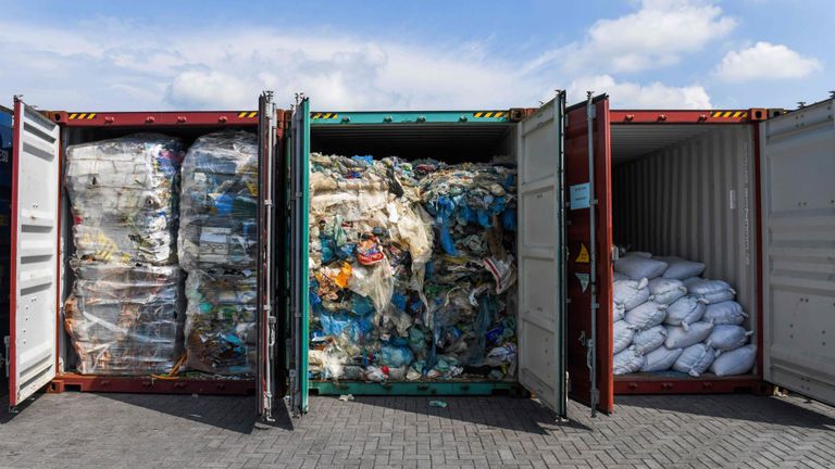 Les conteneurs de déchets plastiques seront renvoyés à leur lieu d'origine