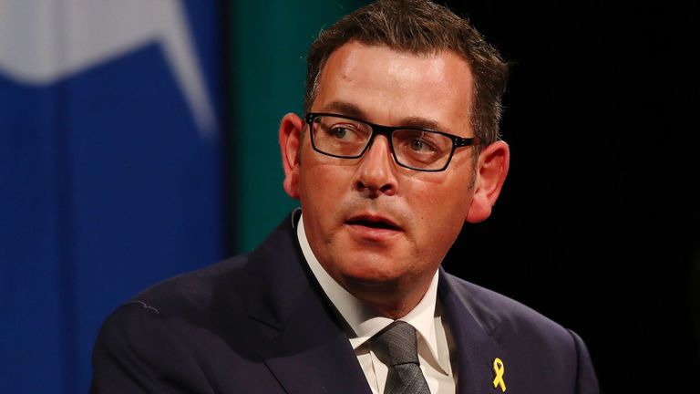 Le Premier ministre victorien, Daniel Andrews, prend la parole lors de la commémoration de l'État à l'occasion du 10e anniversaire des feux de brousse victoriens de 2009, le 04 février 2019 à Melbourne, en Australie