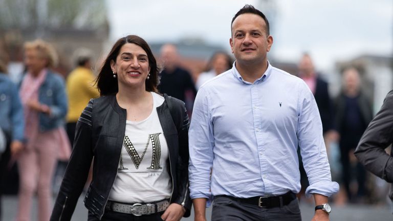 Le irois Taoiseach, Leo Varadkar, a prouvé qu'il était un fan des Spice Girls alors qu'il assistait au concert avec sa soeur Sonia