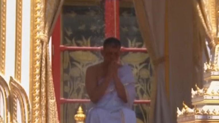 Le nouveau roi de Thaïlande subit la cérémonie de purification royale