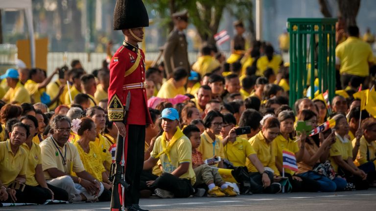 Bangkok, Thaïlande - 5 mai: une garde royale participe à une procession de terre royale pour le roi Maha Vajiralongkorn le 5 mai 2019 à Bangkok, en Thaïlande. La Thaïlande a célébré son premier couronnement pour la première fois depuis près de sept ans. Le roi Maha Vajiralongkorn, alias Rama X, a été couronné samedi après une longue période de deuil pour le roi Bhumibol Adulyadej, décédé en octobre 2016 à l'âge de 88 ans. Le roi Vajiralongkorn aurait coûté environ 31 millions de dollars à une cérémonie complexe de trois jours 