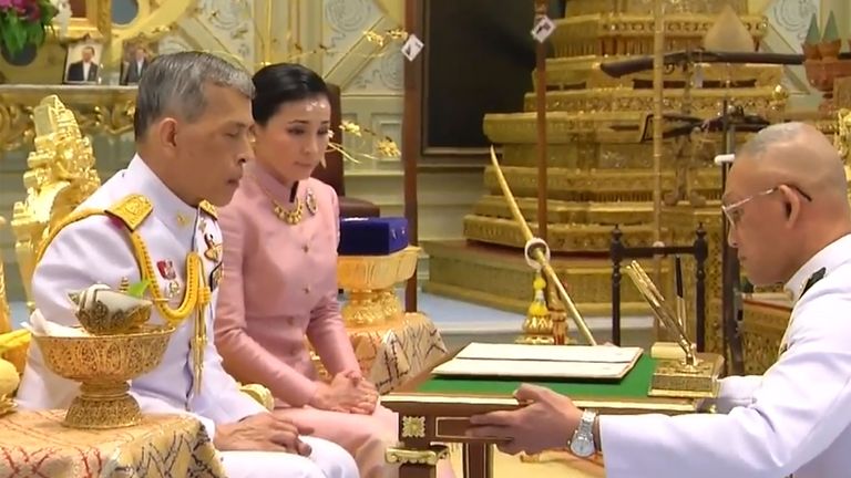 Il s'agit du quatrième mariage de Vajiralongkorn, qui est devenu roi après la mort de son père en 2016.