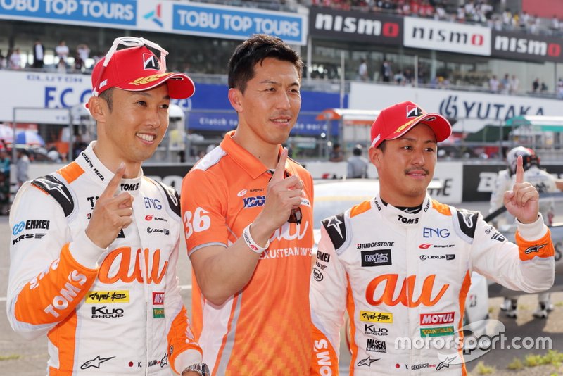 Gagnants de la course GT500 n ° 36 Lexus LC500 de léquipe Tom: Yuhi Sekiguchi, Kazuki Nakajima