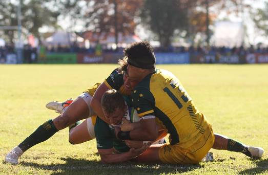 L'Irlande animée a battu l'Australie au Championnat du Monde U20 après avoir disputé une heure avec 14 hommes