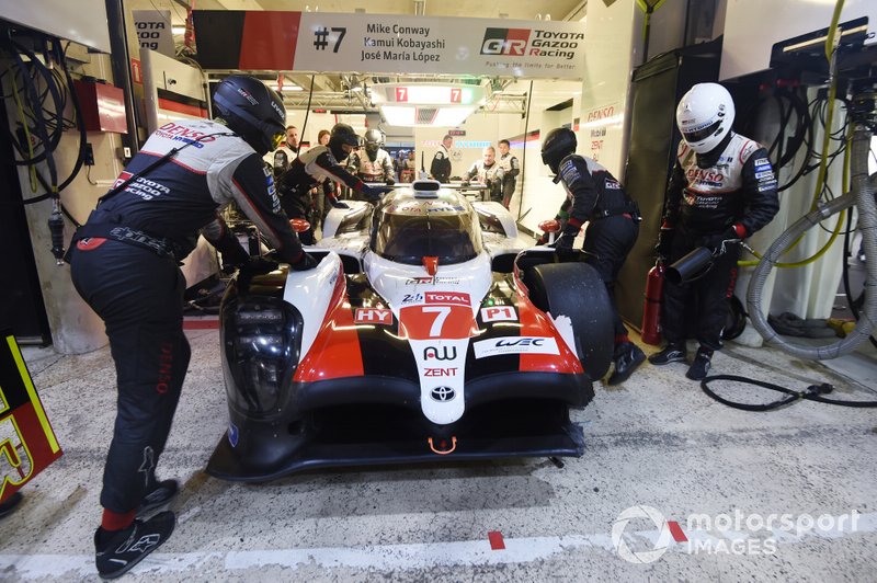 # 7 Toyota Gazoo Racing Toyota TS050: Mike Conway, Kamui Kobayashi et Jose Maria Lopez blessés à lavant après laccident