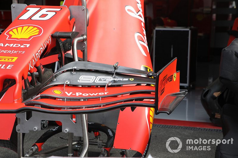 Détail de laile avant de la Ferrari SF90 