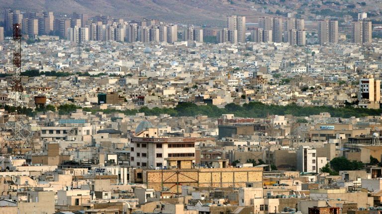 Le Royaume-Uni envoie un envoyé en Iran pour "franche". parle au milieu des tensions