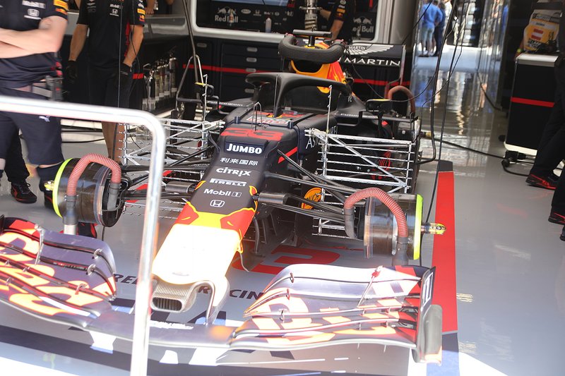 Red Bull Racing RB15, aile avant