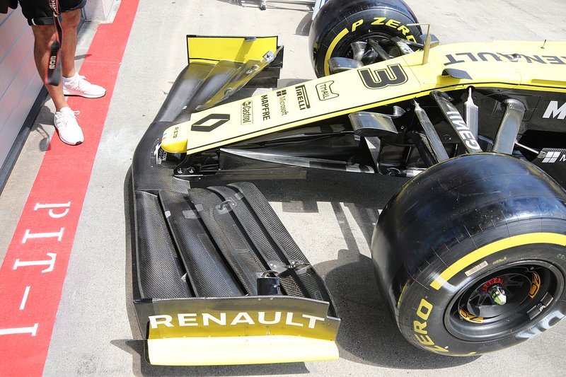 Renault R.S. 19, aile avant