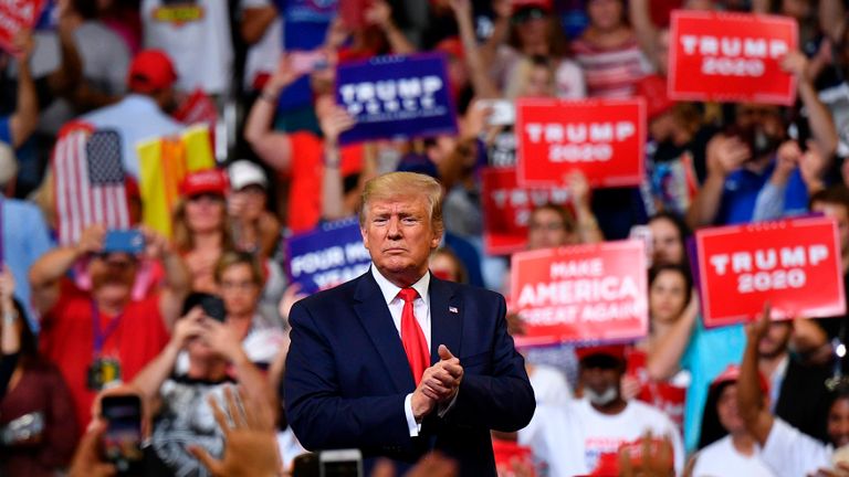 Le président des États-Unis, Donald Trump, prend la parole après un rassemblement au Centre Amway d'Orlando, en Floride, pour lancer officiellement sa campagne 2020 le 18 juin 2019. (Photo de MANDEL NGAN / AFP) (Le crédit photo devrait correspondre à MANDEL NGAN / AFP / Getty Images)