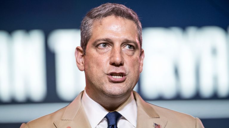 COLUMBIA, SC - 22 JUIN: le candidat démocrate à la présidence, le représentant Tim Ryan (D-OH) s’adresse à la foule lors de la convention du parti démocrate de Caroline du Sud en 2019 le 22 juin 2019 à Columbia, en Caroline du Sud. Les candidats démocrates à la présidence convergent vers la Caroline du Sud ce week-end pour une foule d'événements au cours desquels les candidats pourront s'adresser directement à un bloc de vote important dans la primaire démocrate. (Photo de Sean Rayford / Getty Images)