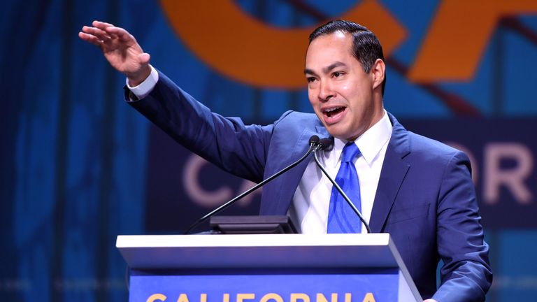 Le candidat démocrate à la présidence, Julian Castro, s'exprimera lors de la Convention du Parti démocrate de Californie en 2019 au Moscone Center de San Francisco, en Californie, le 2 juin 2019. (Photo de Josh Edelson / AFP) (Le crédit photo devrait correspondre à JOSH EDELSON / AFP / Getty Images)