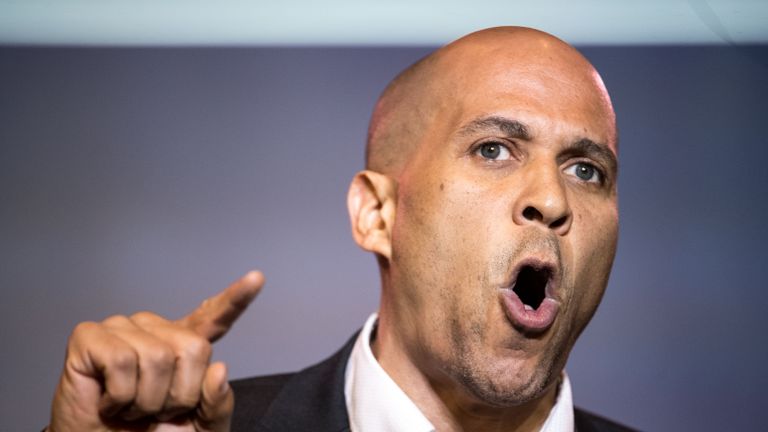 Le candidat démocrate à la présidentielle, le sénateur Cory Booker (D-NJ) s’adresse à la foule lors de la Convention du Parti démocrate de Caroline du Sud en 2019 le 22 juin 2019 à Columbia, en Caroline du Sud. Les candidats démocrates à la présidence convergent vers la Caroline du Sud ce week-end pour une foule d'événements au cours desquels les candidats pourront s'adresser directement à un bloc de vote important dans la primaire démocrate. (Photo de Sean Rayford / Getty Images)