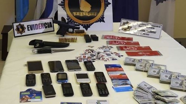 Certains objets confisqués par la police. Pic. Ministère de l'intérieur uruguayen