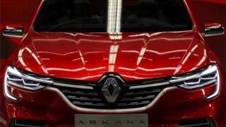 Renault Arkana dans le showroom
