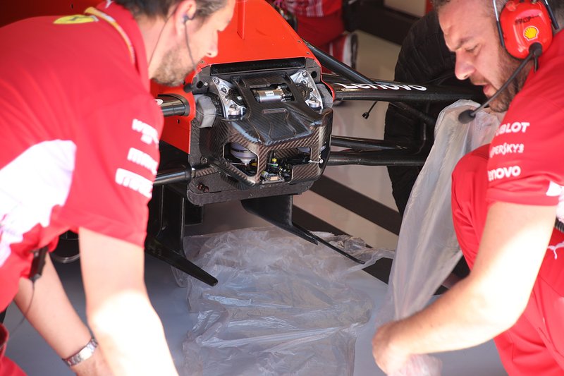 Ferrari SF90, avant