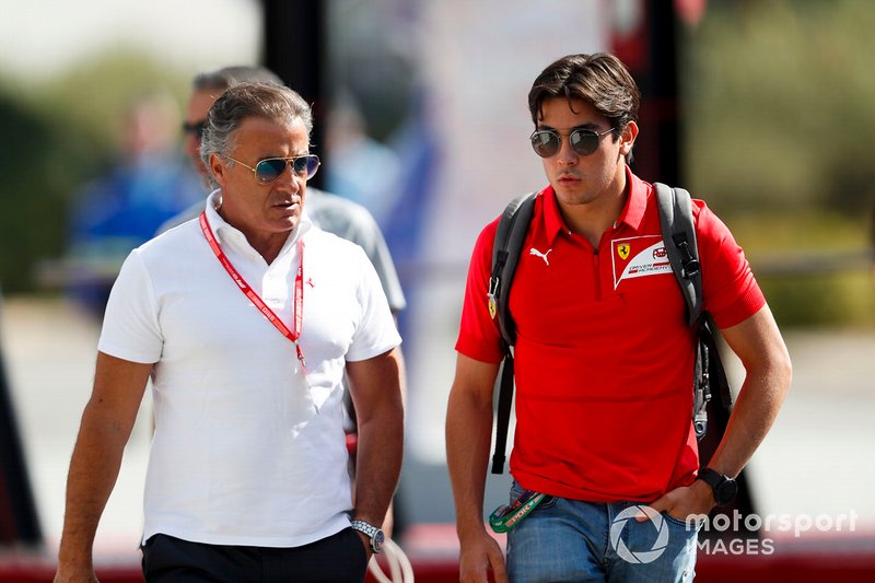 Jean Alesi et Giuliano Alesi dans le paddock 