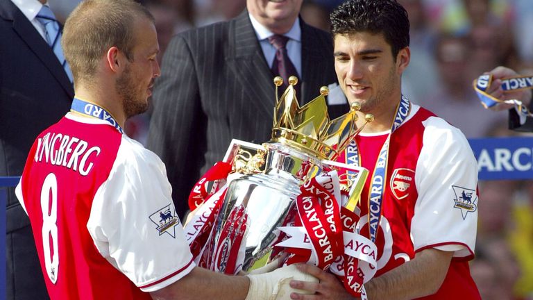 Jose Antonio Reyes et Fredrik Ljungberg Arsenal célèbrent leur victoire en ligue en mai 2004
