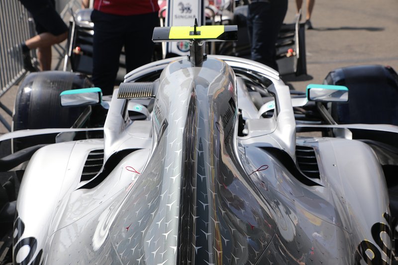 Détail de la carrosserie arrière de la Mercedes AMG F1 W10