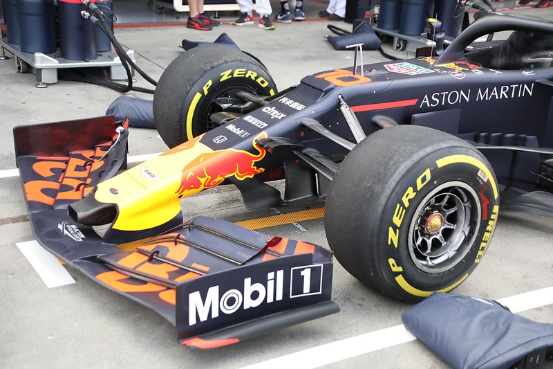 Red Bull Racing RB15, aile avant