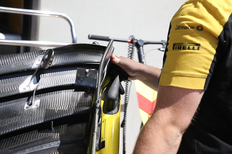Renault R.S. 19, aile avant