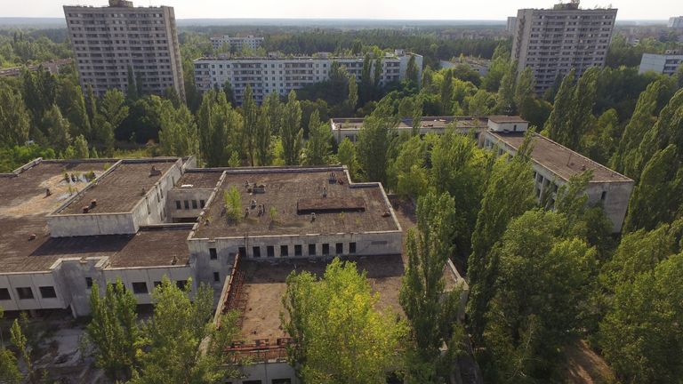 Bâtiments abandonnés dans une ville fantôme près de la centrale
