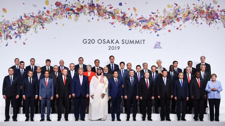 Les dirigeants posent pour une photo de famille au sommet du G20 à Osaka le 28 juin 2019