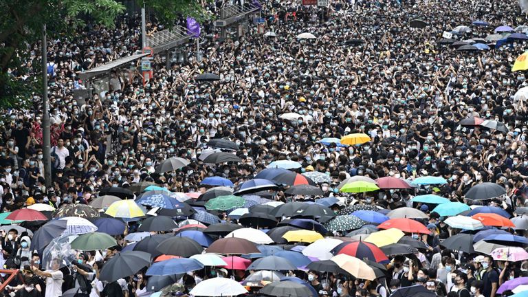 Les manifestants occupent deux autoroutes principales près du siège du gouvernement à Hong Kong le 12 juin 2019