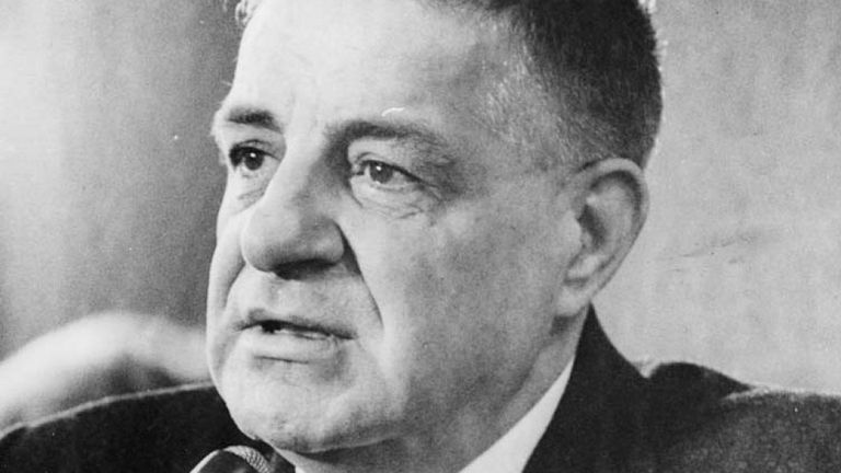 Joseph Valachi a été le premier membre de la mafia à rompre l'omerta et à confirmer l'existence de la mafia