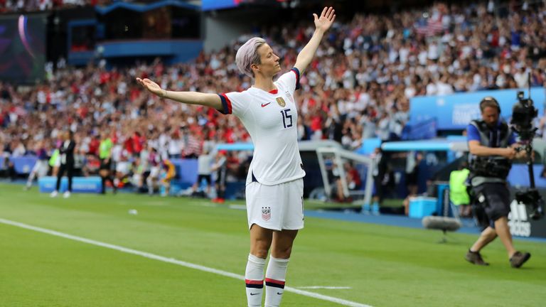 Megan Rapinoe célèbre après son but rapide contre la France