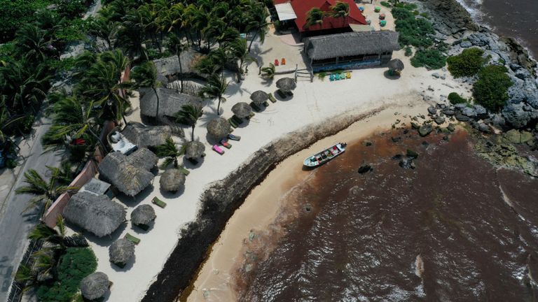 Les eaux proches de la station se sont transformées en plage