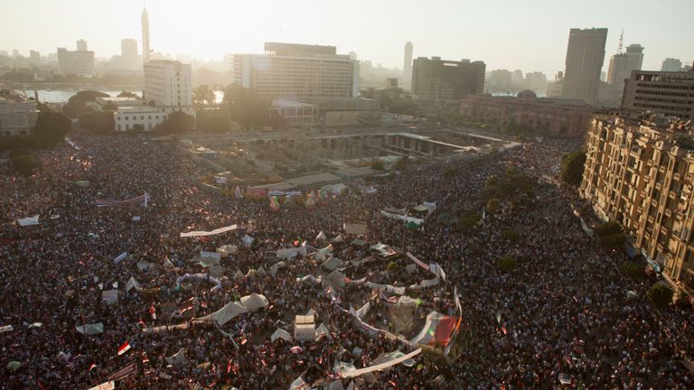M. Morsi a été évincé un an après sa prise de fonction par un coup d'État militaire à la suite de manifestations massives contre le gouvernement