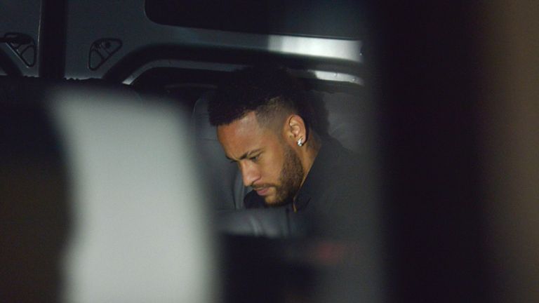 Neymar a été interrogée par la police pendant deux heures pour avoir publié des images de la femme sur les médias sociaux.