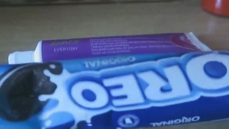 Les biscuits et le dentifrice