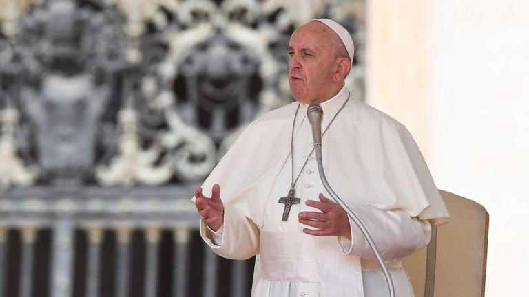 Le pape François prend la parole lors de l'audience générale hebdomadaire du 5 juin 2019 sur la place Saint-Pierre au Vatican. (Photo de Vincenzo PINTO / AFP) (Le crédit photo doit correspondre à VINCENZO PINTO / AFP / Getty Images)
