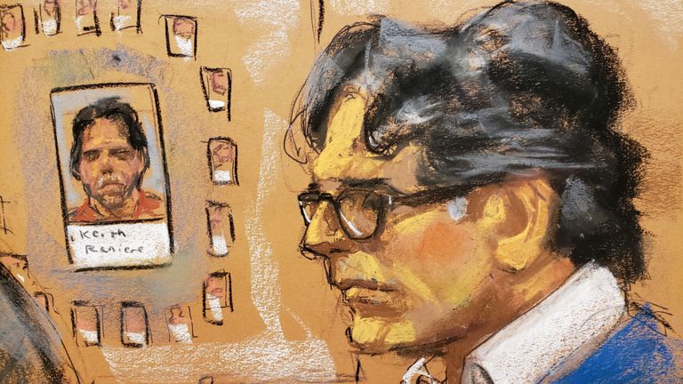Un croquis du tribunal montrant Raniere en procès à Brooklyn