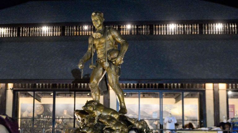 Statue du Lieutenant Commandant Saman Gunan