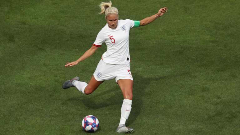 Steph Houghton, capitaine de l'équipe d'Angleterre, pourrait rater le match pour la Norvège en raison d'une blessure