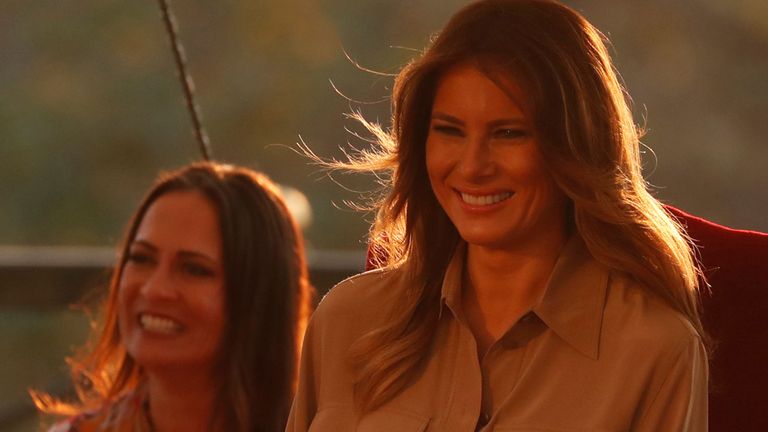 Melania Trump (à droite) et Stephanie Grisham