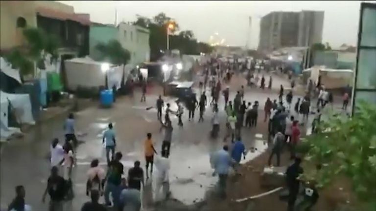 La semaine dernière, le gouvernement a ouvert le feu sur les manifestants dans les rues