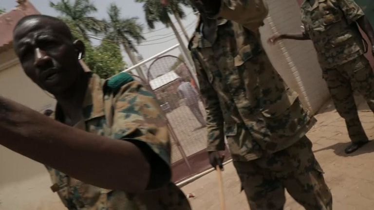 Les soldats ont bloqué Sky News 