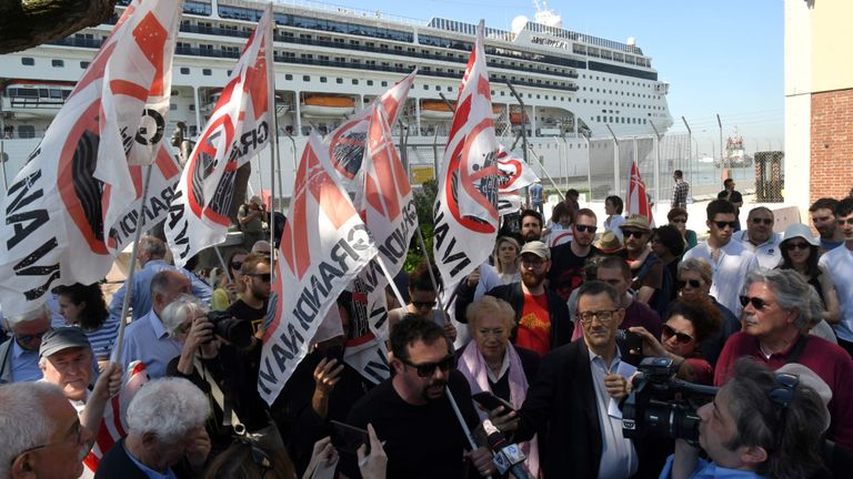 Les manifestants vénitiens appellent à la fin des grands navires traversant la ville