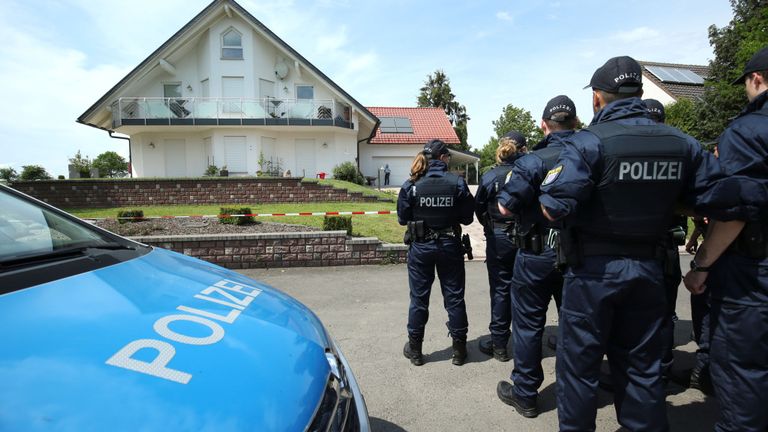 M. Lübcke a été retrouvé devant son domicile dimanche matin, blessé par balle à la tête.