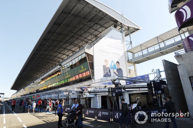 Léquipe United Autosports dans le nouveau pitlane prolongé 