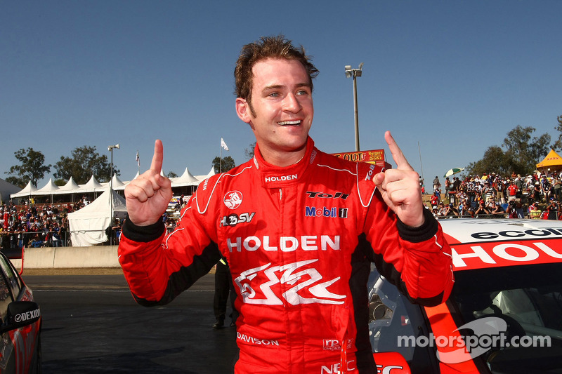 Will Davison remporte la victoire pour le Toll Holden Racing Team