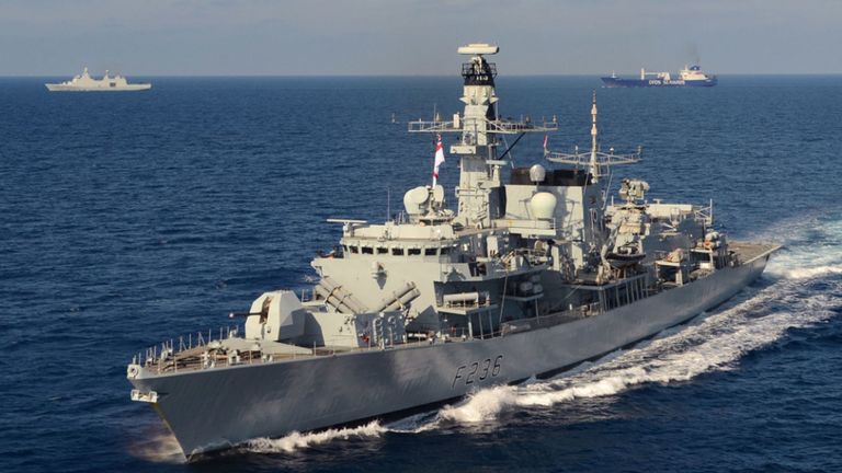 Le HMS Montrose a ajouté une protection supplémentaire au pétrolier. Image de fichier