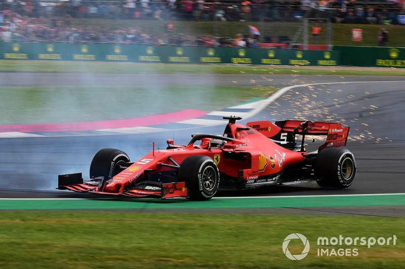 Sebastian Vettel, Ferrari SF90 après sêtre heurté à larrière de Max Verstappen, Red Bull Racing RB15 