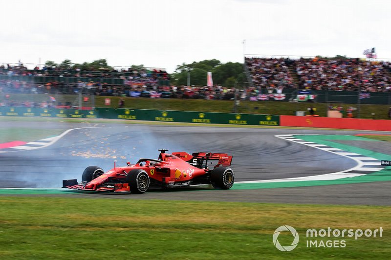 Sebastian Vettel, Ferrari SF90 après sêtre heurté à larrière de Max Verstappen, Red Bull Racing RB15 