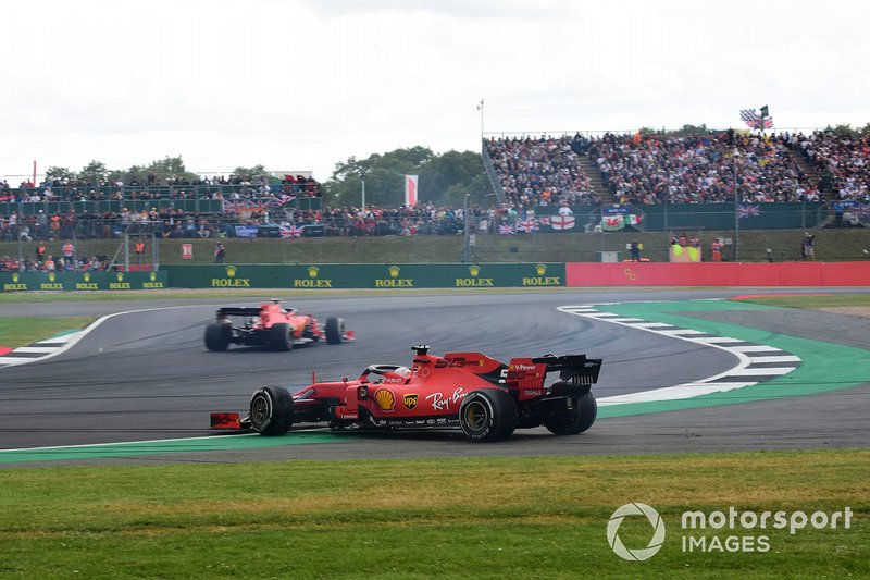 Sebastian Vettel, Ferrari SF90 après sêtre heurté à larrière de Max Verstappen, Red Bull Racing RB15 
