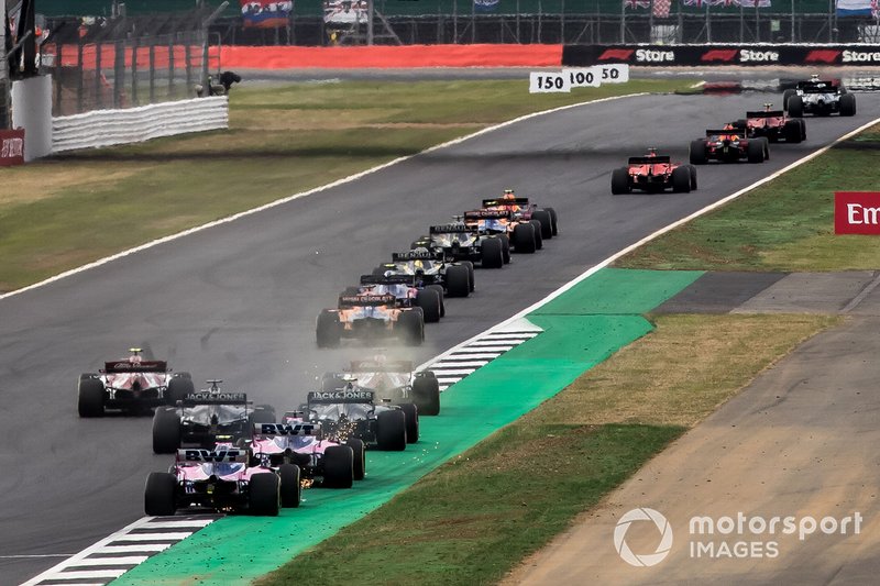 Romain Grosjean, Haas F1 Team VF-19, et Kevin Magnussen, Haas F1 Team VF-19, sont en contact devant Sergio Perez, Racing Point RP19, et Lance Stroll, Racing Point RP19, au premier tour